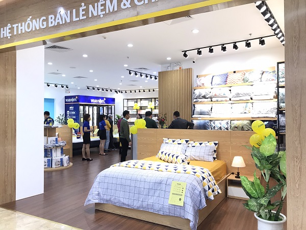 Vua Nệm chính thức xin lỗi sau ồn ào cởi trần quảng cáo trên tàu điện