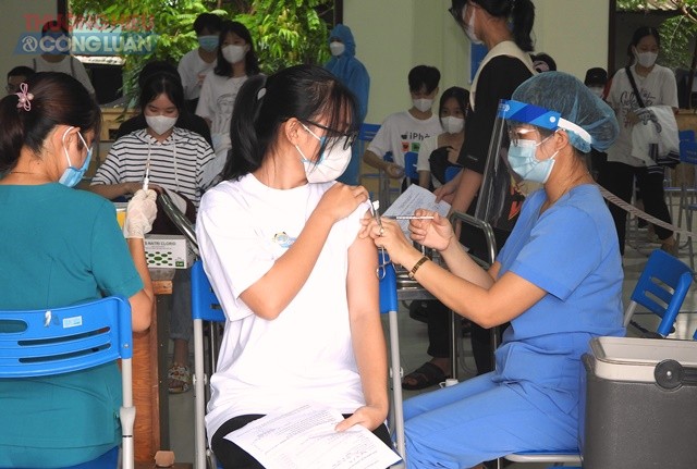 Thành phố Đà Nẵng triển khai tiêm vac mũi 3 cho 467 người.