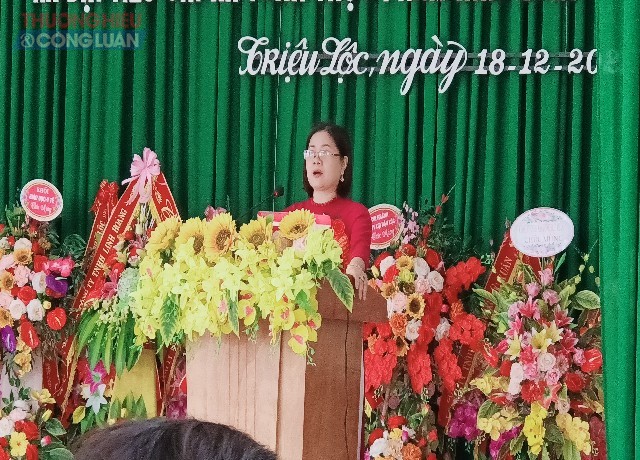 Bà Phạm Thị Hường- Phó Bí thư Thường trực Huyện ủy huyện Hậu Lộc phát biểu tại buổi lễ