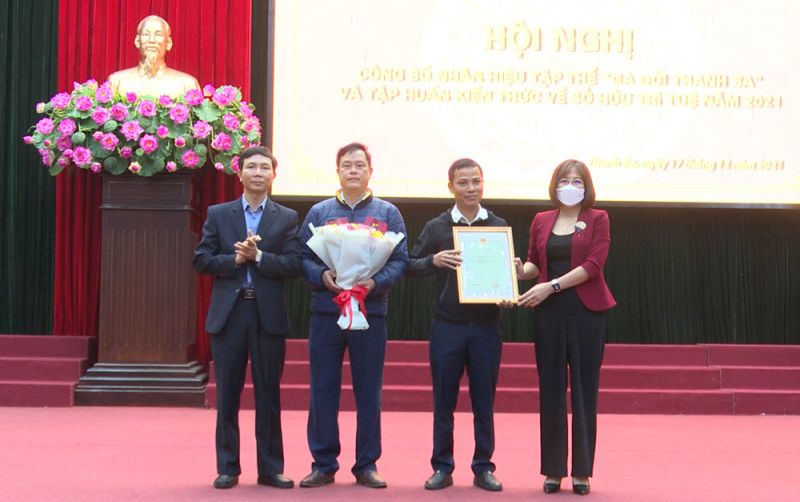 Phú Thọ công bố nhãn hiệu chứng nhận “Gà đồi Thanh Ba”