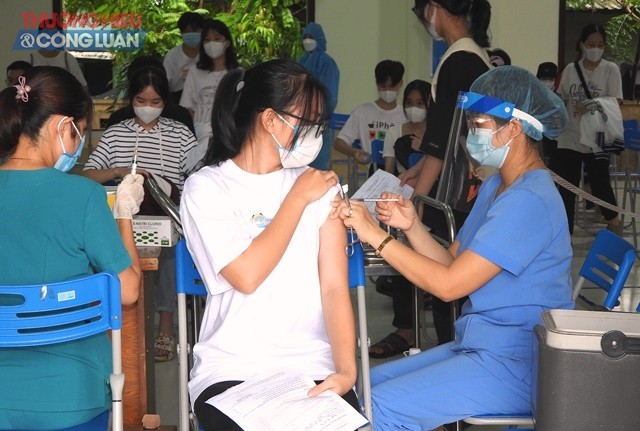 TP. Đà Nẵng triển khai tiêm vaccine cho học sinh.
