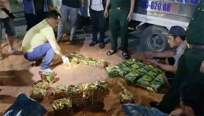 Phá đường dây vận chuyển 50kg ma túy giấu trong thùng sắt chứa lươn sống