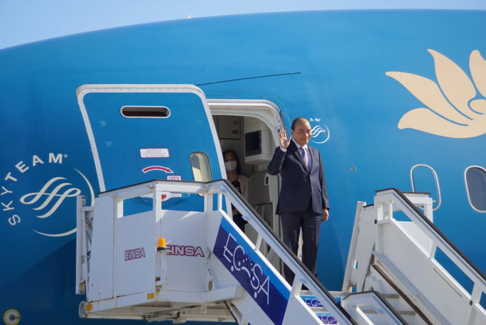 Chủ tịch nước Nguyễn Xuân Phúc lên đường thăm cấp nhà nước Vương quốc Campuchia