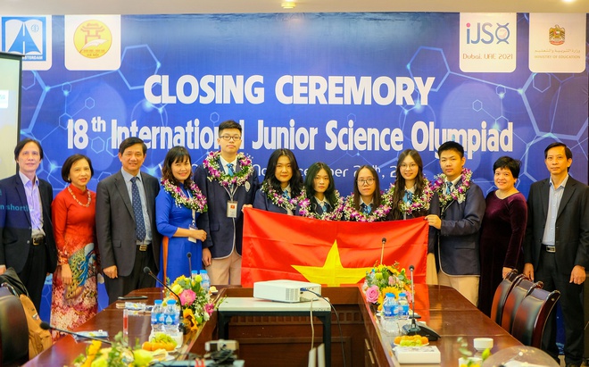 6 học sinh Việt Nam giành huy chương tại kỳ thi Olympic Khoa học trẻ quốc tế năm 2021 (Ảnh: Sở GD&ĐT Hà Nội)