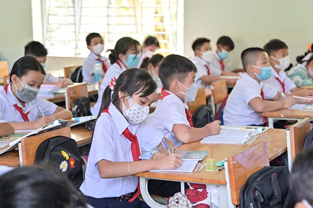 Từ ngày 23/12/2021, Lâm Đồng tổ chức dạy học trực tiếp cho học sinh các khối lớp 10, lớp 11 tại các đơn vị đang dạy học trực tuyến.