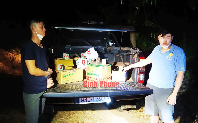Công an huyện Lộc Ninh bắt giữ hai đối tượng vận chuyển trái phép pháo nổ