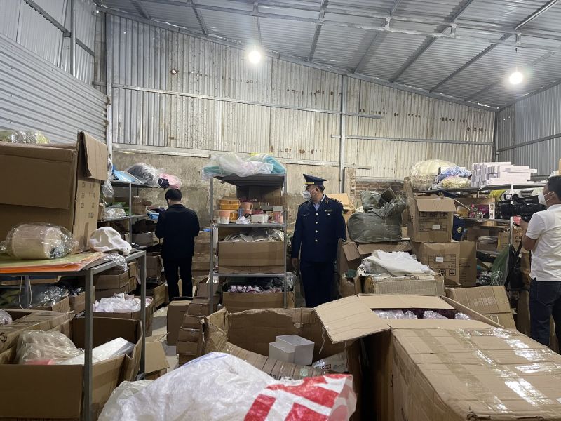 TP. Thái Nguyên ra quân tăng cường kiểm tra chống buôn lậu và hàng giả dịp Tết