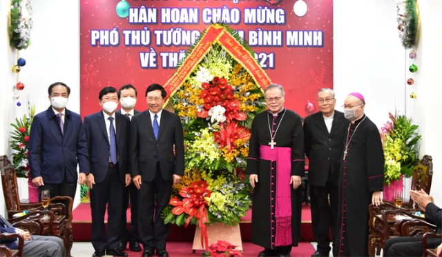 Phó Thủ tướng Phạm Bình Minh chúc mừng Giáng sinh và năm mới Chủ tịch Hội đồng Giám mục Việt Nam