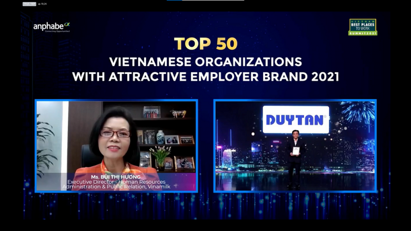 Đại diện Vinamilk tham gia công bố các doanh nghiệp nằm trong dánh sách 100 nơi làm việc tốt nhất Việt Nam năm 2021