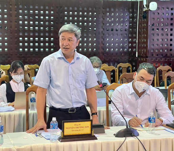 Thứ trưởng Nguyễn Trường Sơn phát biểu tại cuộc họp với Ban chỉ đạo phòng chống dịch tỉnh Tây Ninh (Ảnh: Bộ Y tế)