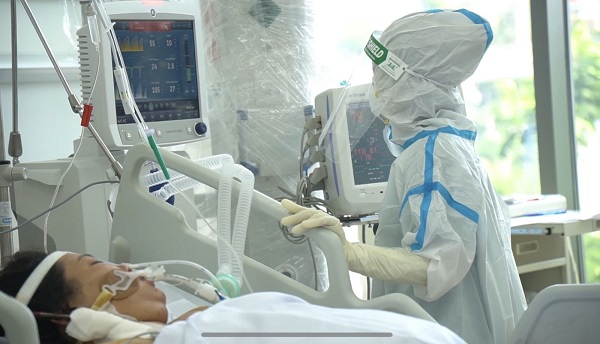 Tính đến sáng 24/12, có hơn 1.000 ca Covid-19 nặng thở máy và ECMO