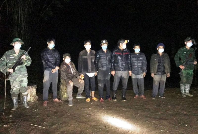 7 người vượt biên trái phép từ Lào về Việt Nam bị bắt giữ (Nguồn ảnh Thanh Niên)