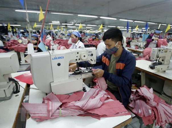 Sản xuất lao động tại công ty May Hưng Yên