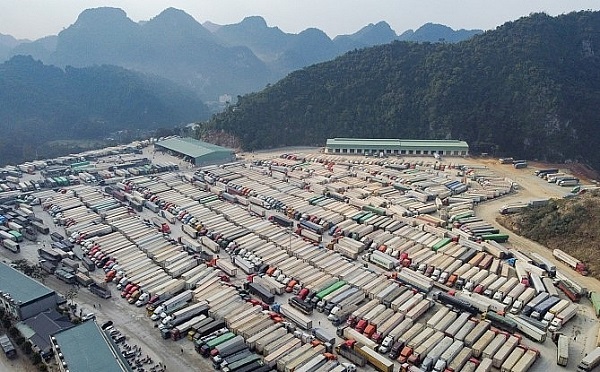 Hàng nghìn xe nông sản ùn ứ hàng nông sản tại cửa khẩu