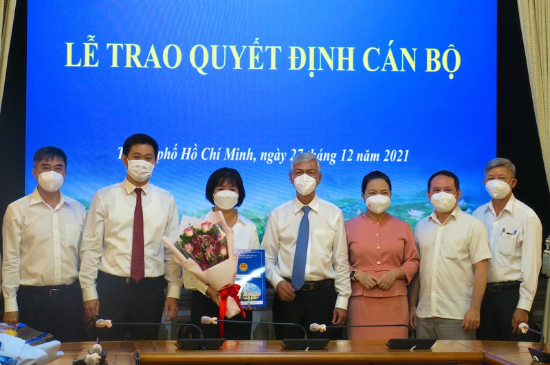 Phó Chủ tịch UBND TPHCM trao quyết định bổ nhiệm bà Nguyễn Võ Minh Thư giữ chức vụ Phó Trưởng ban Ban Quản lý các Khu chế xuất và Công nghiệp TPHCM