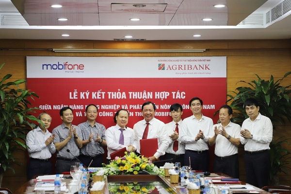 Agribank ký kết thỏa thuận hợp tác với Tổng Công ty Mobiphone