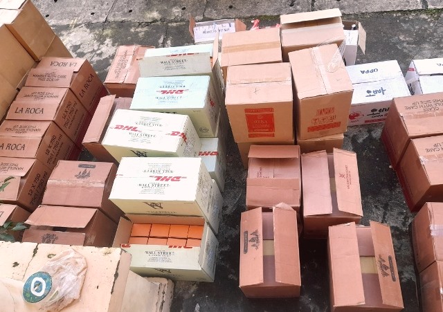 Quảng Nam: Công an huyện Núi Thành phát hiện, tạm giữ hơn 800 chai rượu không rõ nguồn gốc