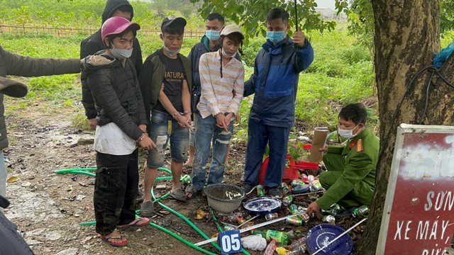 Bắt giữ 03 đối tượng vận chuyển gần 2000 viên ma tuý trên đường Hồ Chí Minh
