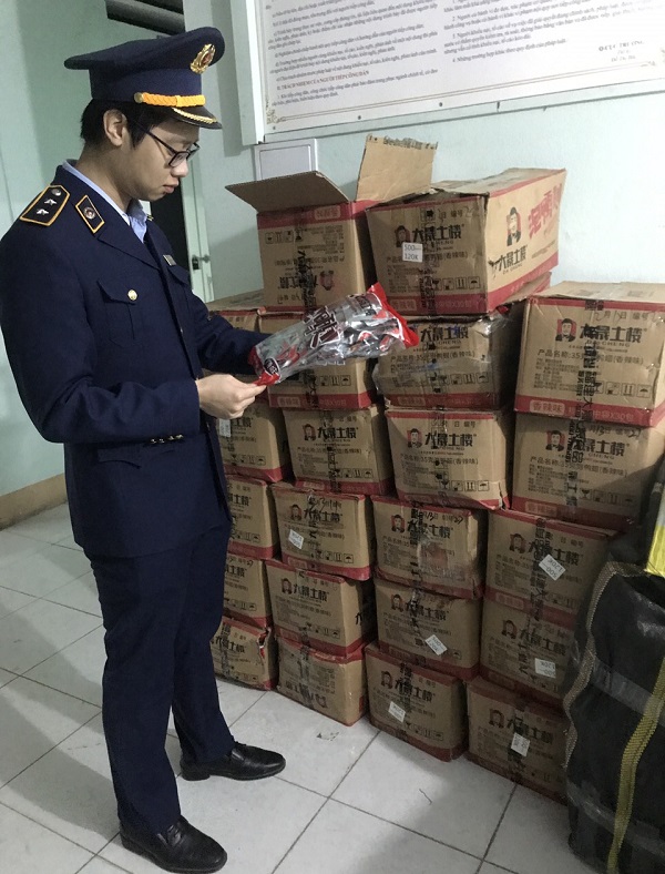 Lào Cai phát hiện, thu giữ gần 400kg thực phẩm không rõ nguồn gốc