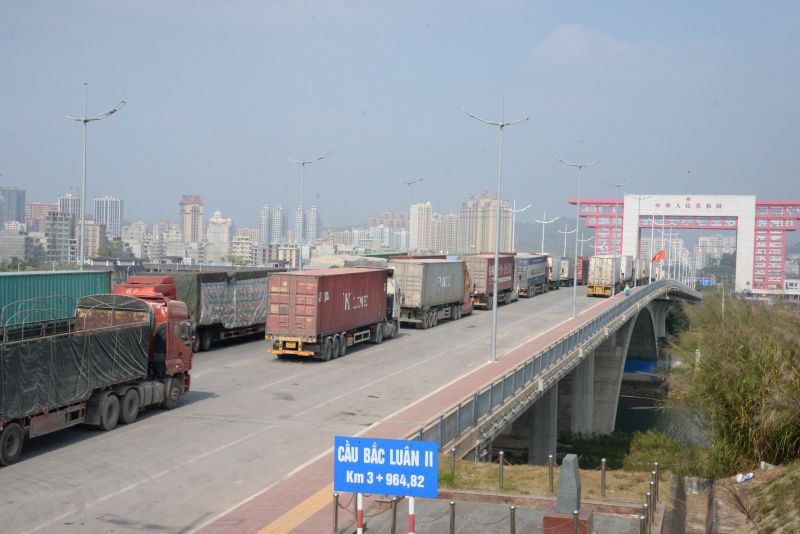 Quảng Ninh khuyến cáo các doanh nghiệp tạm thời dừng đưa hàng ra cửa khẩu