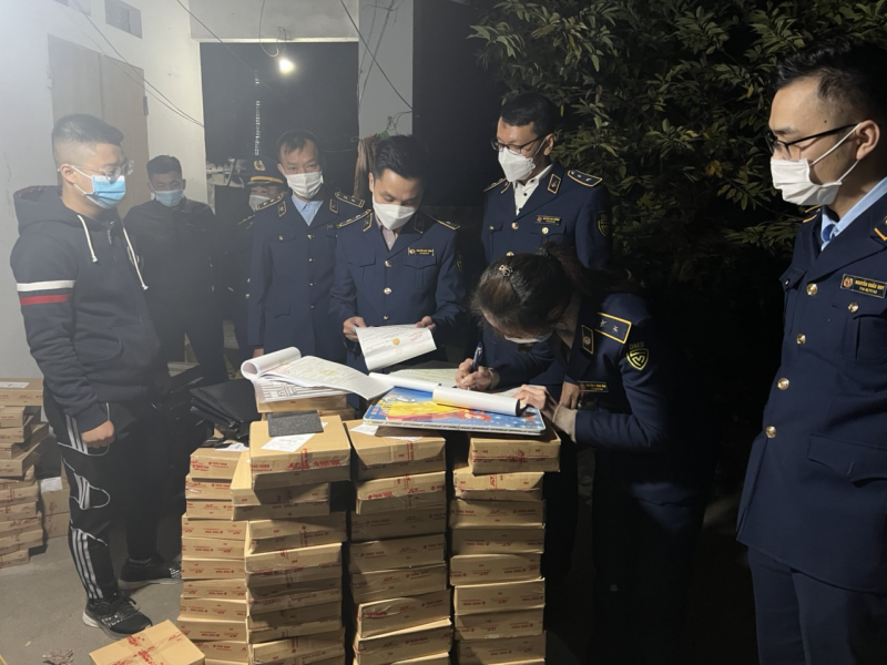 Thái Nguyên tạm giữ 14.563 chai nước hoa có dấu hiệu vi phạm về nguồn gốc xuất xứ