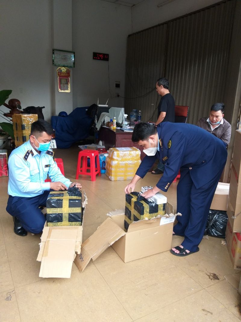 Phát hiện xe tải vận chuyển gần 500 bao thuốc lá điếu nghi nhập lậu tại Đắk Lắk