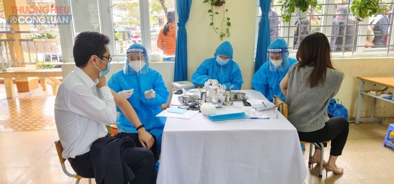 Quảng Ninh là một trong những địa phương đầu tiên trong cả nước triển khai tiêm chủng vắc xin diện rộng cho toàn dân trên địa bàn tỉnh