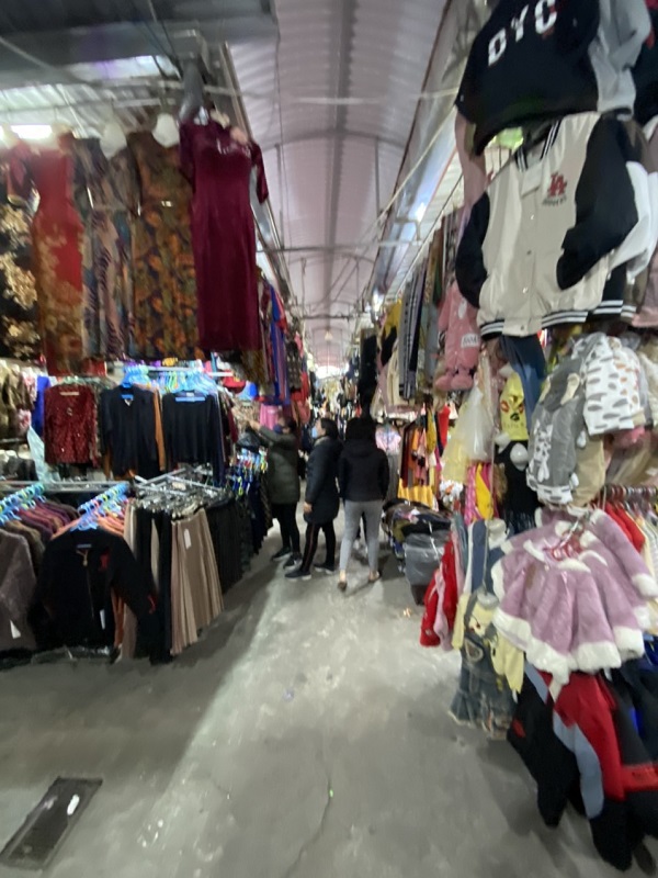 Có hay không việc “bảo kê” cho hàng lậu và sử dụng vỉa hè tại chợ Cát Bi Hải Phòng?