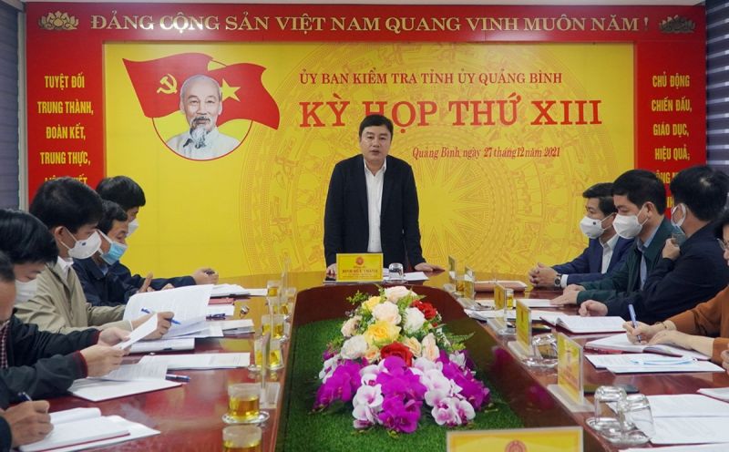 Ông Đinh Hữu Thành, Chủ nhiệm Ủy ban Kiểm tra Tỉnh ủy Quảng Bình chủ trì kỳ họp