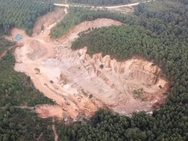 Mỏ đất Phú Lộc 2 nhìn từ trên cao