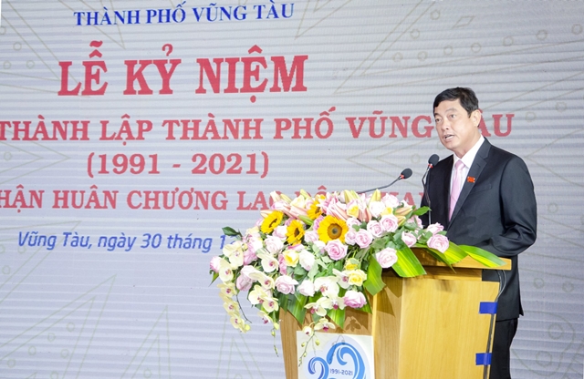 Ông Trần Đình Khoa, Bí thư Thành ủy Vũng Tàu ôn lại chặng đường xây dựng và phát triển thành phố Vũng Tàu 30 năm qua