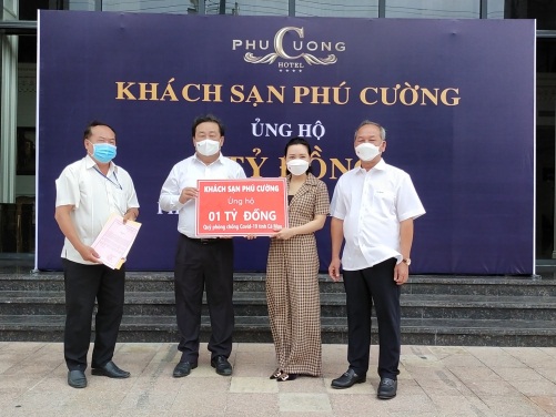 Khách sạn Phú Cường ủng hộ 1 tỉ đồng cho quỹ quyên góp, ủng hộ phòng, chống dịch bệnh Covid-19 tỉnh Cà Mau.
