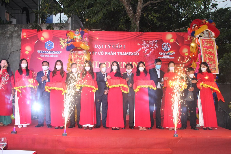 Nghi lễ cắt băng khai trương Tramexco trở thành đại lý cấp 1 phân phối gốm Chu Đậu