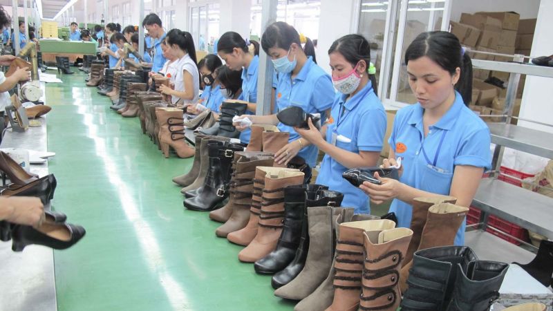 Việc cần làm để tăng tính cạnh tranh của hàng hóa Việt Nam cũng như cải thiện vị trí trong chuỗi giá trị khu vực là tăng cường nội lực cho doanh nghiệp