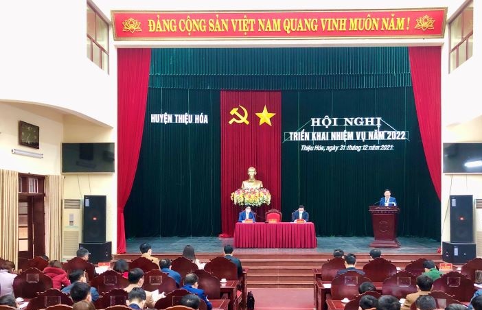 đồng chí Nguyễn Thế Anh - Chủ tịch UBND huyện khai mạc hội nghị