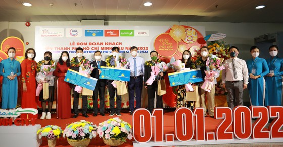 TP. Hồ Chí Minh đón những vị khách du lịch đầu tiên ‘xông đất’năm 2022