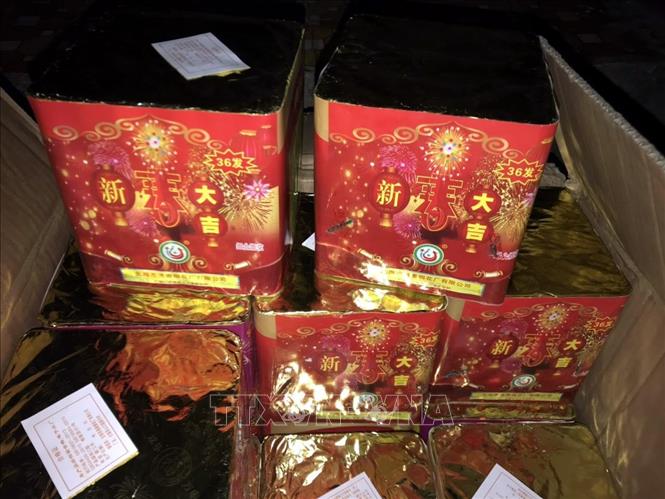 Công an Bình Phước bắt giữ hai đối tượng dùng ô tô vận chuyển 49kg pháo nổ