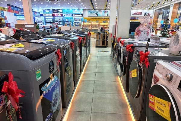 siêu thị Điện máy HC (TP Thanh Hóa) đã phối hợp với các nhãn hàng tổ chức nhiều chương trình khuyến mãi, giảm giá để kích cầu tiêu dùng,