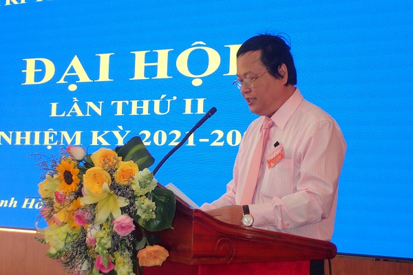 &Ocirc;ng Trần Chấn Uy - Thư k&yacute; Đại hội th&ocirc;ng qua nghị quyết của Đại hội