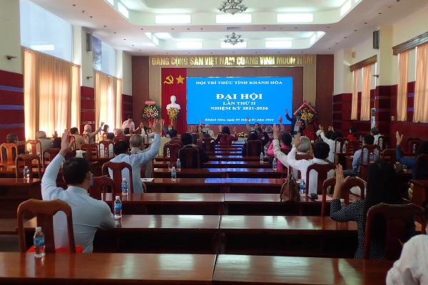 Biểu quyết th&ocirc;ng qua Nghị quyết của Đại hội