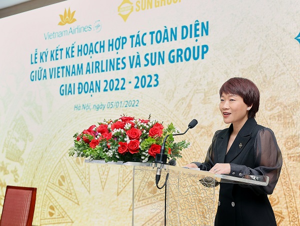 Bà Mai Thúy Hằng, Phó Tổng giám đốc Sun Group phát biểu tại Lễ ký kết