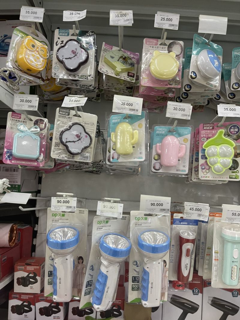 Cận cảnh "thập cẩm" hàng hoá không nguồn gốc, xuất xứ, nhái ở siêu thị tại Quảng Ninh