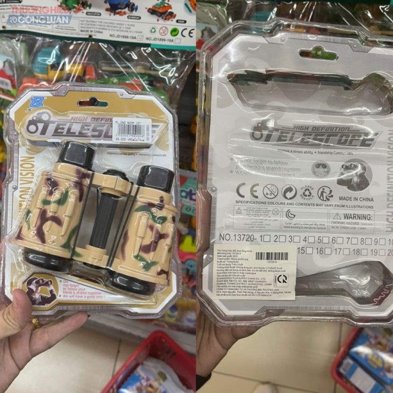 Tương tự các hàng hoá thuộc gian hàng đồ chơi cũng chỉ toàn chữ và nhãn mác giống chữ Trung Quốc