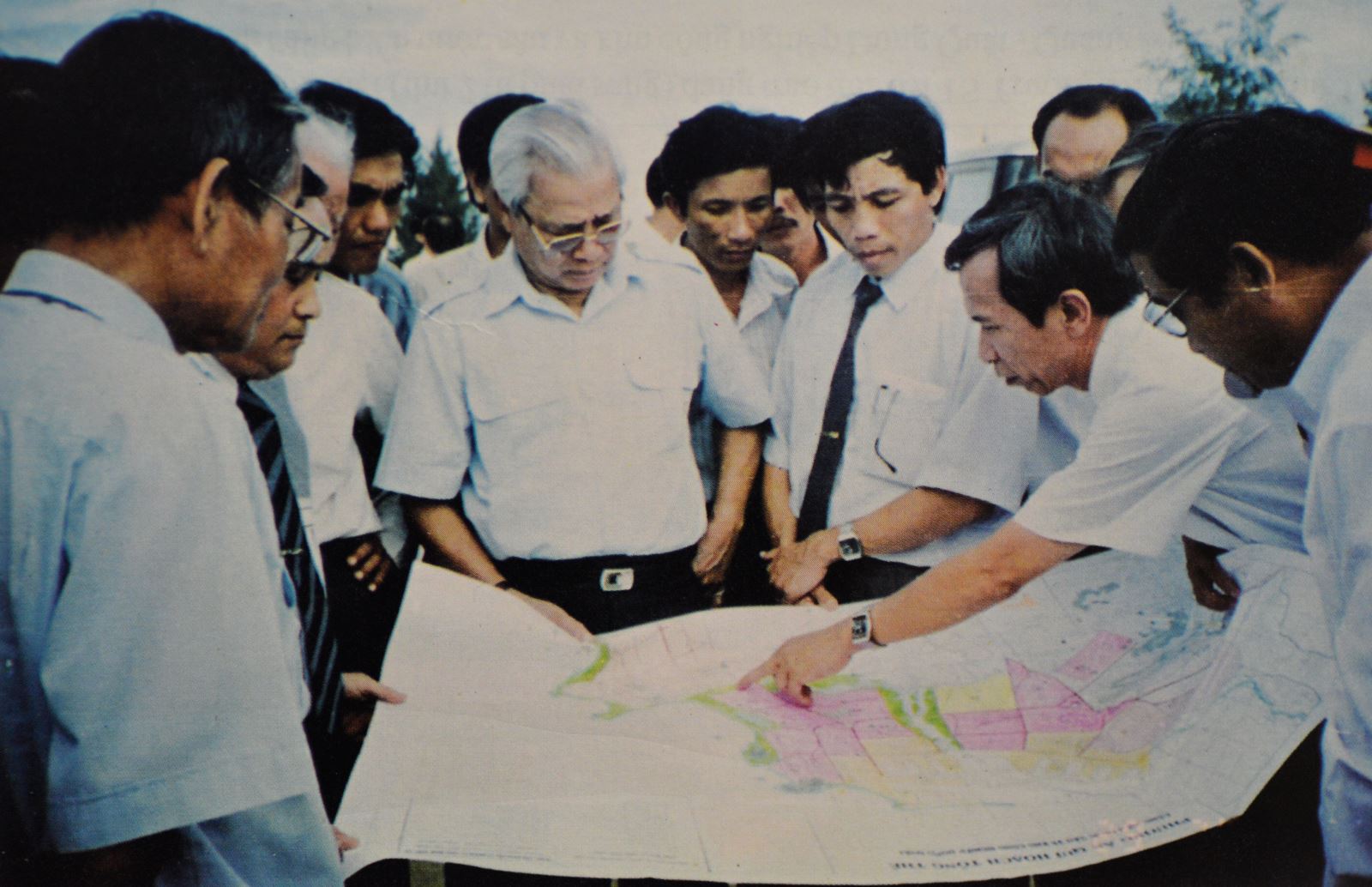 Thủ tướng Võ Văn Kiệt trực tiếp thị sát khu vực vịnh Dung Quất - Quảng Ngãi 29/7/1995. (Ảnh tư liệu)