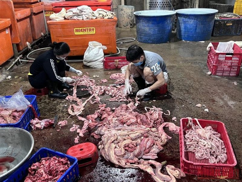 Đồng Nai phát hiện 03 cơ sở sơ chế nội tạng trâu, bò ngâm hóa chất