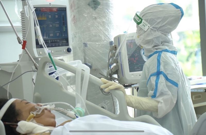 Tính đến sáng 12/01, gần 900 bệnh nhân Covid-19 đang thở máy và ECMO