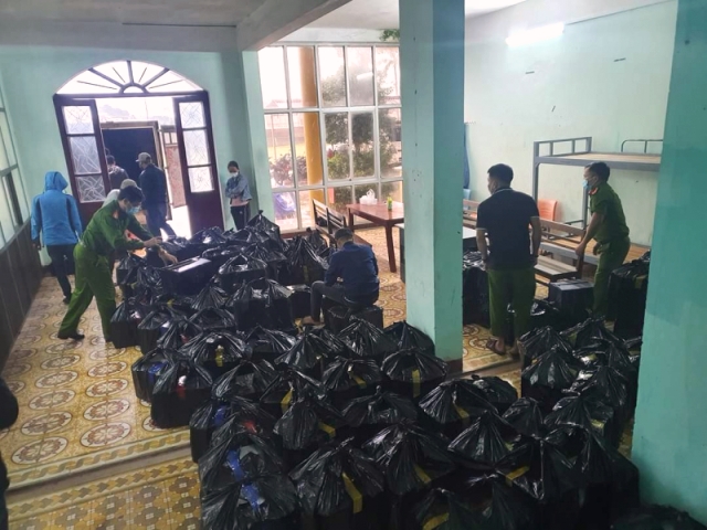 Công an Quảng Trị bắt giữ 2 xe chở rượu lậu gần 02 tỉ đồng