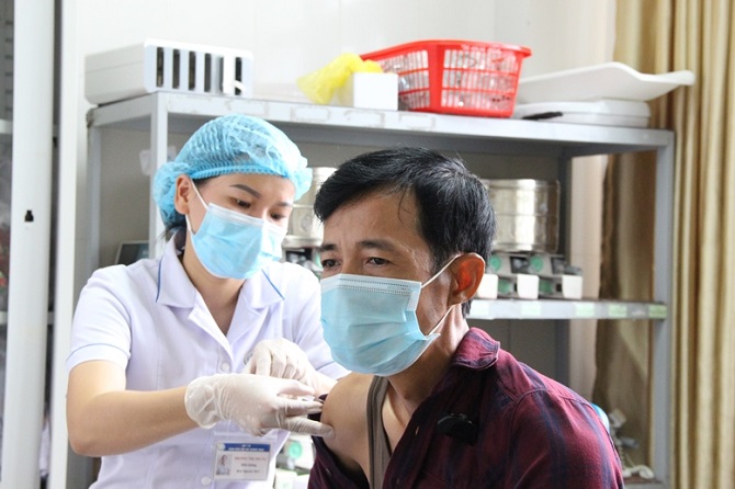 Hà Nội tăng cường công tác tiêm chủng vắc xin phòng Covid-19 cho người dân
