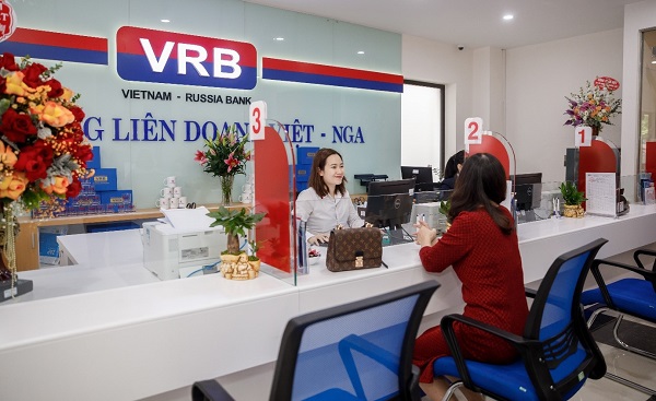 GDV Ngân hàng Liên doanh Việt – Nga tư vấn dịch vụ cho KH