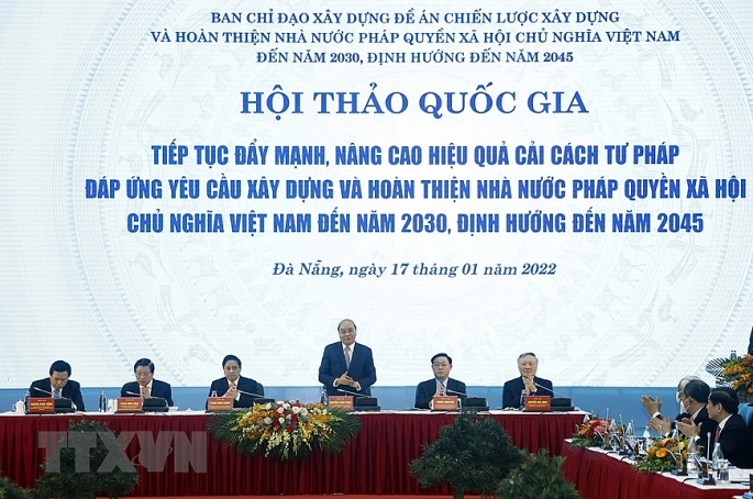 Chủ tịch nước Nguyễn Xuân Phúc cùng các đồng chí lãnh đạo Đảng và Nhà nước chủ trì hội thảo. Ảnh: Thống Nhất/TTXVN